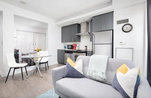 Humber Bay Apartment | Modern Cozy 1BR Condo Near Toronto's Lakefront