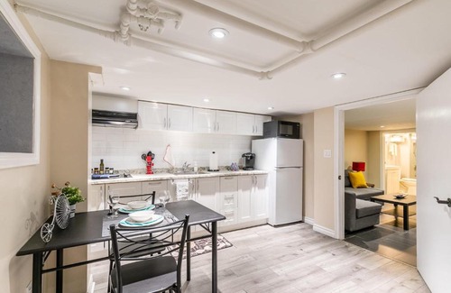 Earlscourt Apartment | Modern & Cozy 1BR Condo Unit - Heart Of St Clair West
