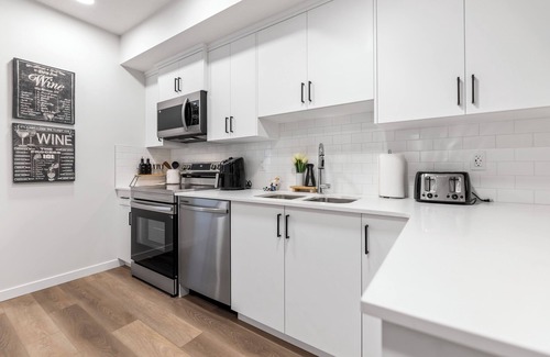 Southeast Calgary House | Modern & Cozy 2-Bedroom Suite in Mahogany