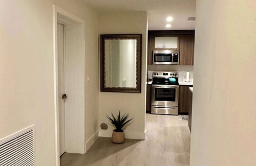 Parkside Apartment | Modern, Cozy 2 bedroom, FREE Parking & High Speed Wifi