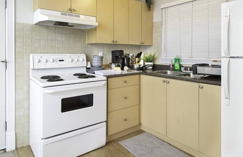 Port Coquitlam House | ☆ Modern Cozy 2 BR Suite☆ > Near Skytrain Station/Free Parking/Free Wifi