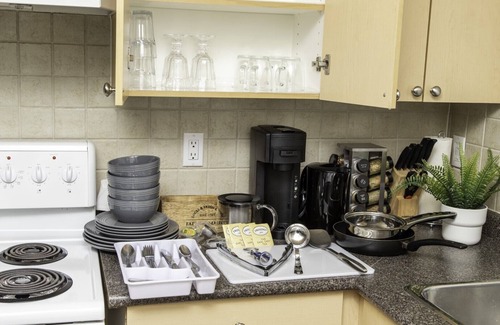 Port Coquitlam House | ☆ Modern Cozy 2 BR Suite☆ > Near Skytrain Station/Free Parking/Free Wifi