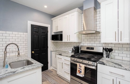 Columbus House | Modern Cozy 2 BR Near Downtown and Children's Hospital