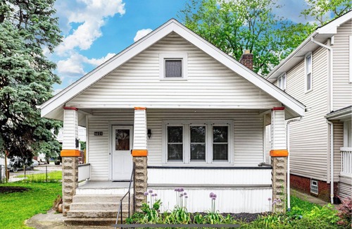 Columbus House | Modern Cozy 2 BR Near Downtown and Children's Hospital