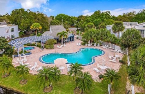 Ventura Apartment | Modern Cozy 2BR Condo Near Disney