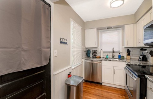 Brook Park House | Modern & Cozy 2BR Home – Elevate Your Stay!