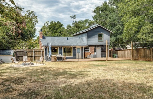 Central Arlington House | Modern & Cozy 2BR near UTA/AT&T