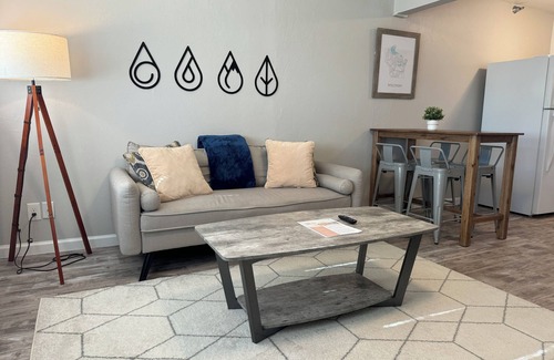 Appleton Apartment | Modern & Cozy 2BR w/King Bed in Appleton, 30 mins by drive from Lambeau Field