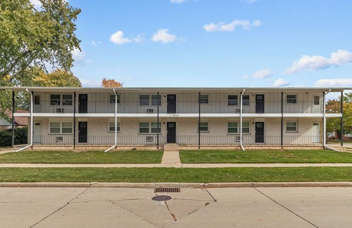 Appleton Apartment | Modern & Cozy 2BR w/King Bed in Appleton, 30 mins by drive from Lambeau Field