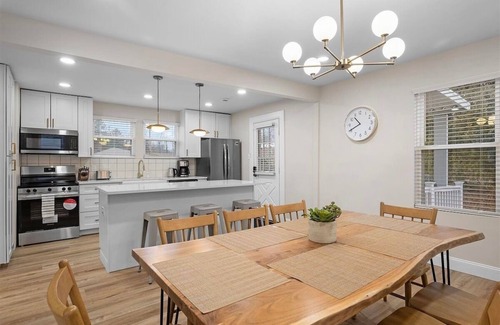Bakerstown House | Modern & Cozy 3 Bdr Home in Gibsonia/Pittsburgh