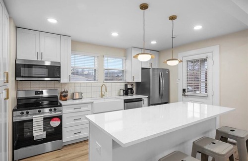 Bakerstown House | Modern & Cozy 3 Bdr Home in Gibsonia/Pittsburgh