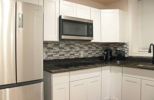 Dudley - Brunswick King Condo | Modern & Cozy 3-Bedroom Condo near Downtown
