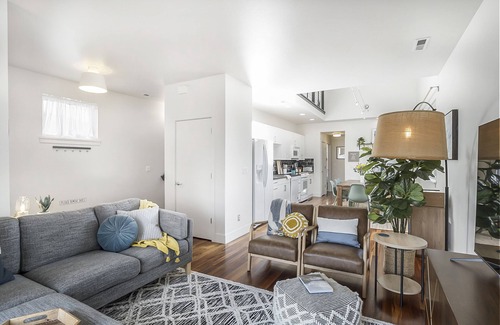 Southwest Bend House | Modern & Cozy 3 Bedroom Home in SW Bend near Old Mill District