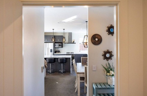 Palmerston North House | Modern, Cozy and Spacious Home near City Centre
