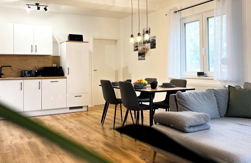 Schwarzenlache Apartment | Modern, cozy apartment in Sulzdorf with WLAN & close to shopping center