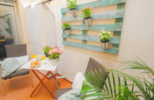 Campos Eliseos Apartment | Modern Cozy Apartment Near Beach and Museum, Sleeps 6, Airport Bus, Málaga
