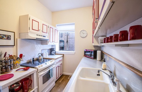 Glenwood Springs Apartment | Modern, Cozy, Beautiful Space in the Heart of Downtown Glenwood Springs