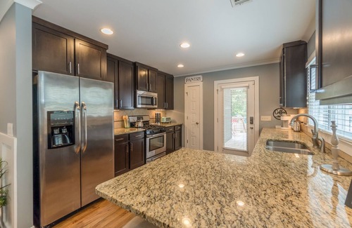 East Atlanta House | Modern Cozy Bungalow in East Atlanta Village
