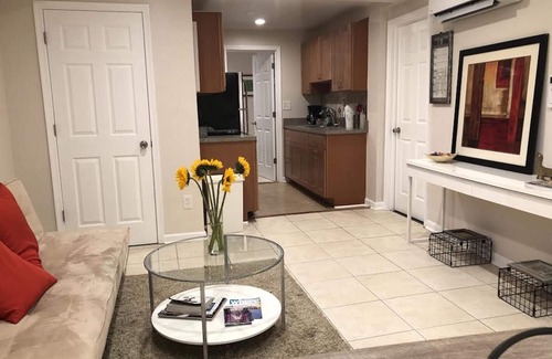 H Street Corridor House | Modern Cozy Capitol Hill/H Street 1 Bedroom Basement Apt