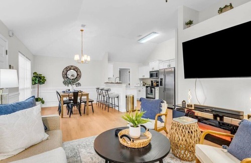Pooler House | Modern Cozy Chic Escape