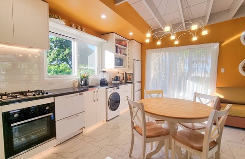 Turangi Tapere Cottage | Modern, Cozy & near Muri Beach - Unwind & Reconnect at Mapere Retreat