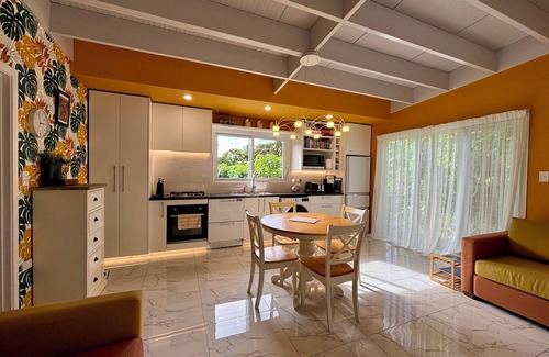 Turangi Tapere Cottage | Modern, Cozy & near Muri Beach - Unwind & Reconnect at Mapere Retreat