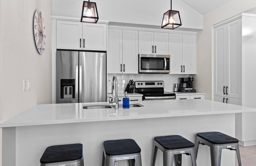 Sun Peaks Condo | Modern & Cozy Condo w/Hot Tub!