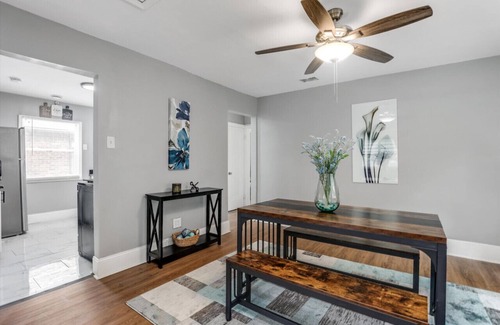 Grosse Pointe Apartment | Modern & Cozy East Side Gem ~ Queen Beds