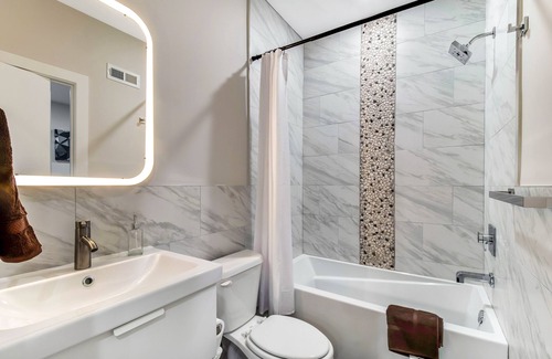 Norris Square House | Modern & Cozy Fishtown Home - Private Parking