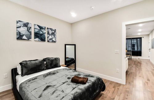 Norris Square House | Modern & Cozy Fishtown Home - Private Parking