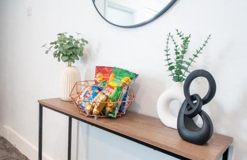 Fenny Stratford Apartment | Modern Cozy Flat with Great Location