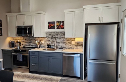 Eugene Apartment | Modern Cozy Furnished Retreat in Fabulous Eugenen