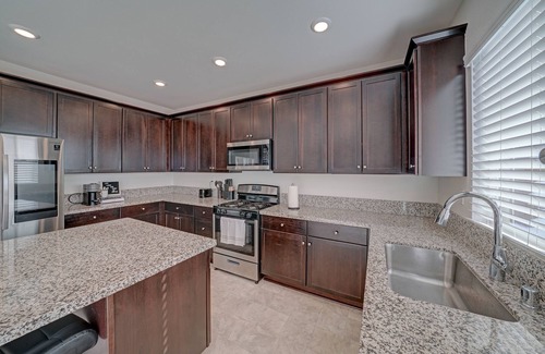 Victorville House | Modern cozy home for families and pets