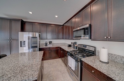 Victorville House | Modern cozy home for families and pets