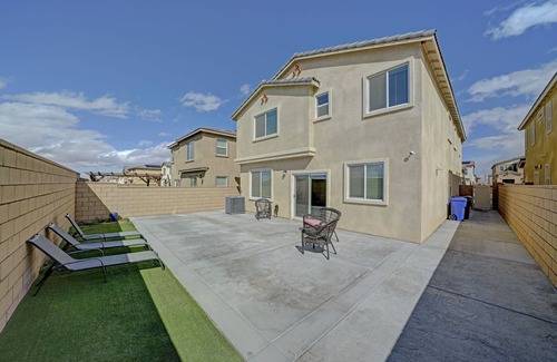 Victorville House | Modern cozy home for families and pets