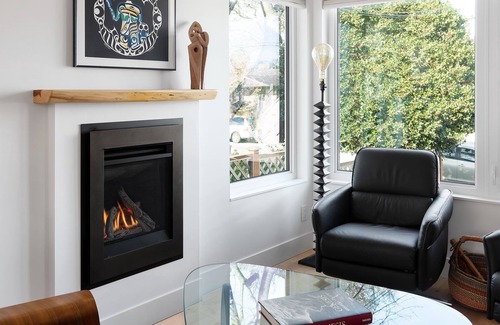 Fernwood House | Modern, cozy home in quiet, walkable, central location