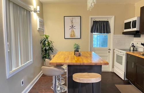 North Miami House | Modern Cozy Home In Miami, Fl with game room!