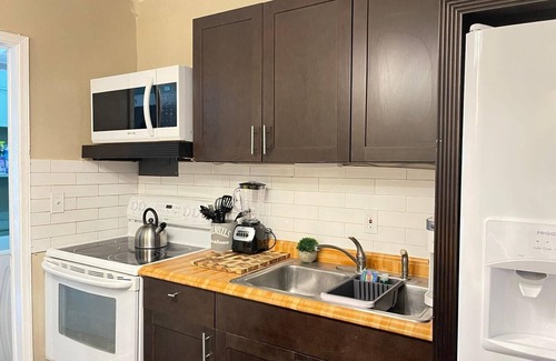 North Miami House | Modern Cozy Home In Miami, Fl with game room!