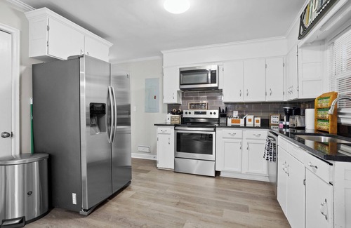 Rocky Mount House | Modern & Cozy Home Mins to everythingnn