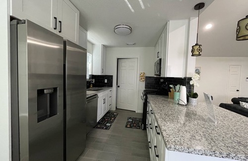 Houston House | Modern cozy home near Downtown Houston and major hospitals
