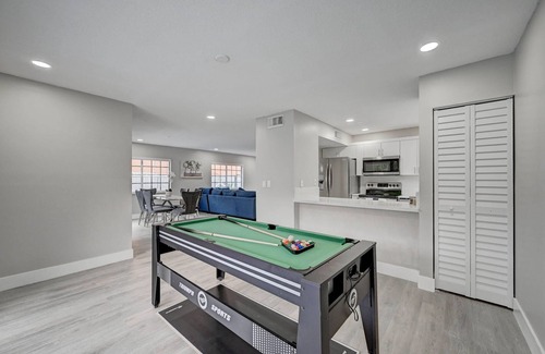 Richmond West House | Modern cozy home! Single Family with game room, Pool & Patio.