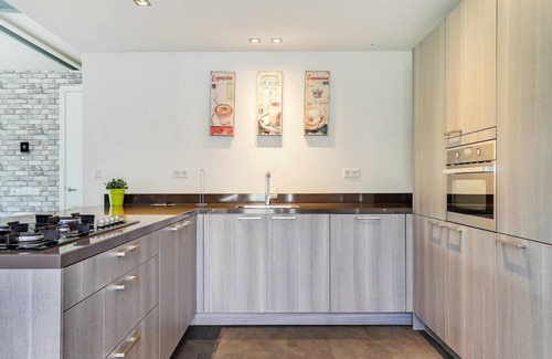 Noordwolde House | Modern cozy Home with Sauna