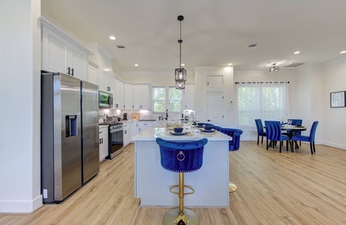 Greater Third Ward House | Modern Cozy Home with King Bed