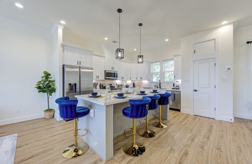 Greater Third Ward House | Modern Cozy Home with King Bed