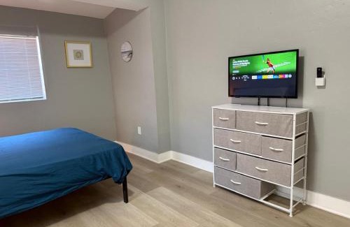 Little Haiti House | Modern cozy home with private patio - Sleeps 6