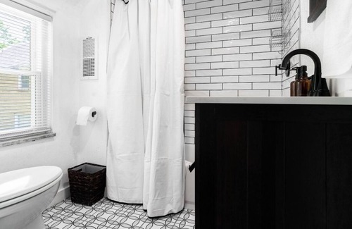 Wilkinsburg House | Modern Cozy House 3 Bedroom with Gameroom