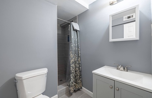 Anacostia Bed & Breakfast | Modern Cozy in downtown D.C., comfort and city living at its finest