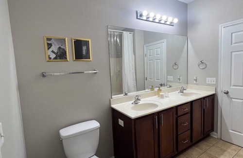 Port Wentworth House | Modern - Cozy - Minutes from SAV airport - Free Wifi - Located in Pooler