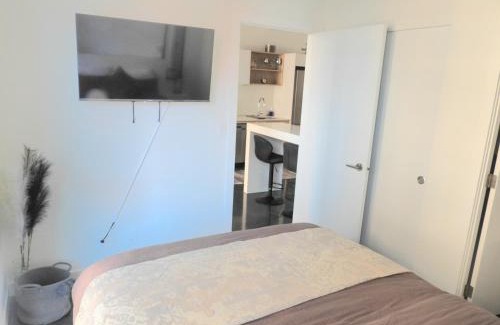Connaught Apartment | Modern Cozy Nest