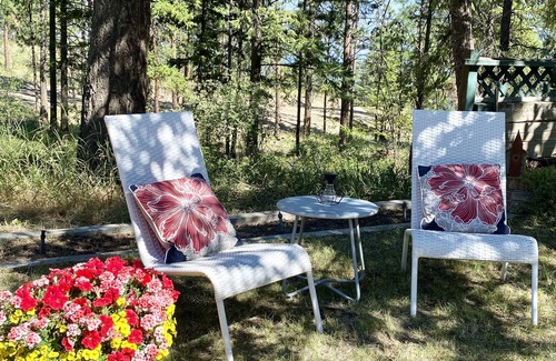West Kelowna Estates House | Modern & cozy Okanagan nature retreat with king suite and full kitchen